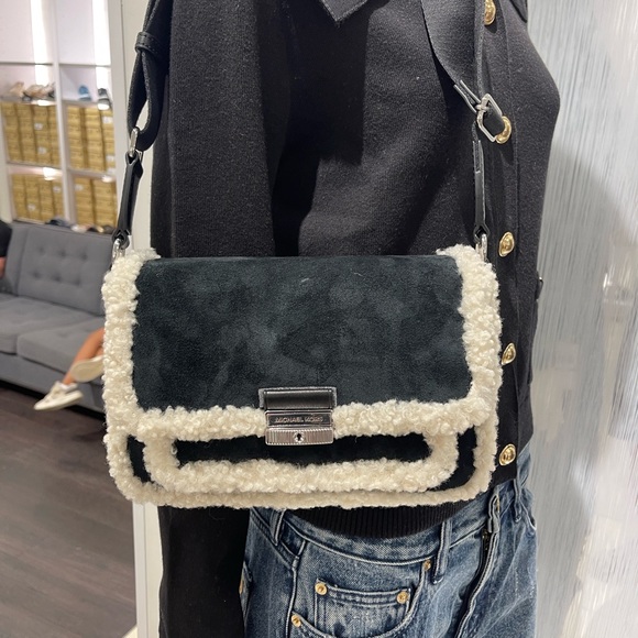 MICHAEL KORS Bradshaw Medium Suede and Faux Shearling Messenger Bag
Black 
NWT - Picture 12 of 16